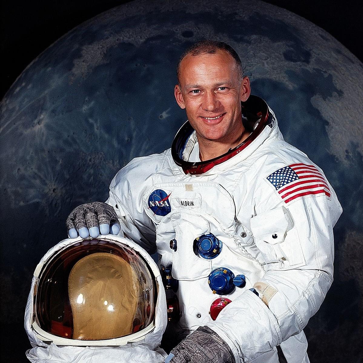 باز ألدرين Buzz Aldrin