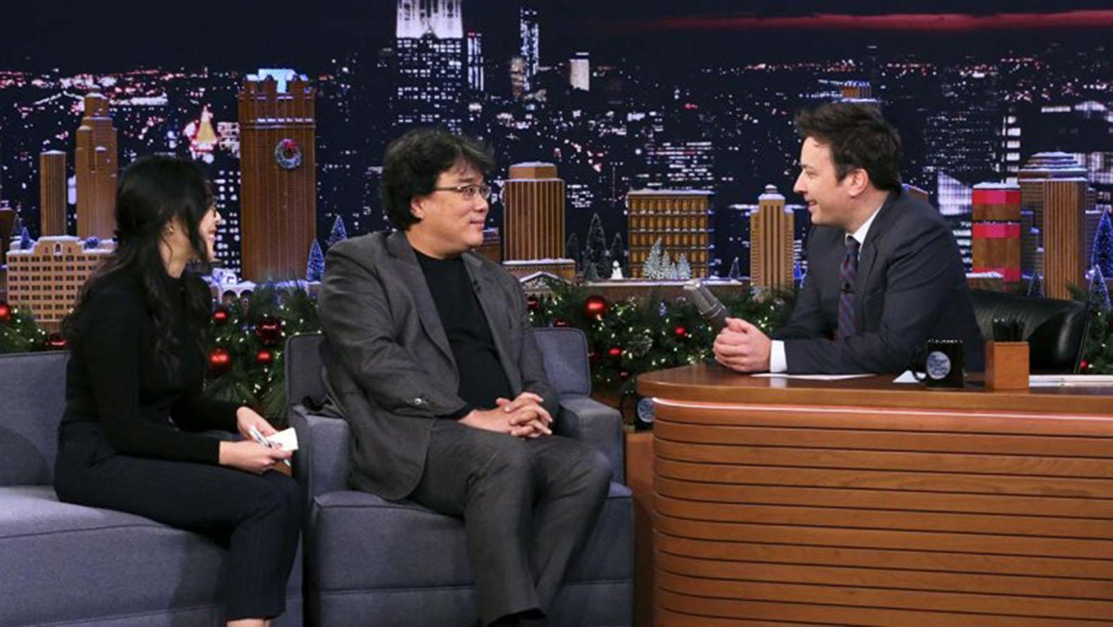 مخرج فيلم Parasite يظهر بشكل فجائي في برنامج The Tonight Show !