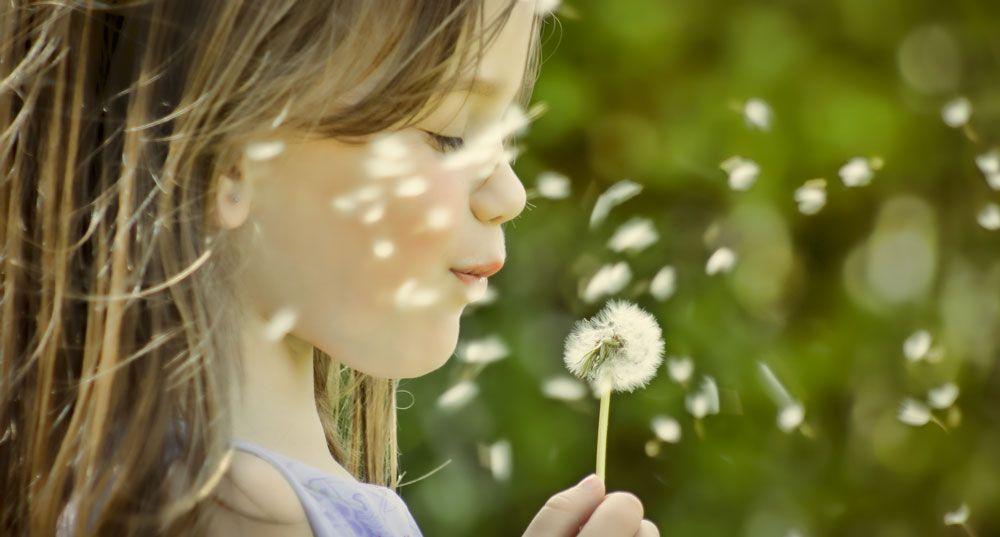 kaija-blowing-dandelions