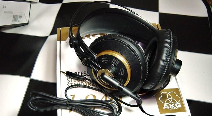 AKG K240