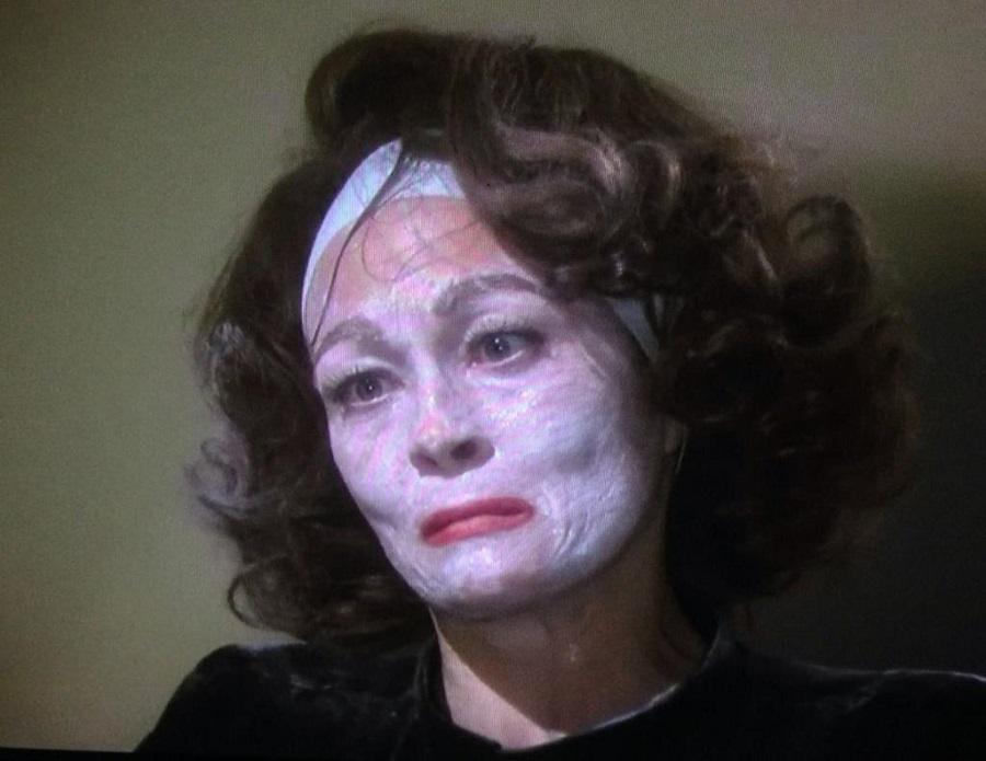 أسوأ الأمهات في تاريخ السينما جون كروفورد من فيلم Mommie Dearest