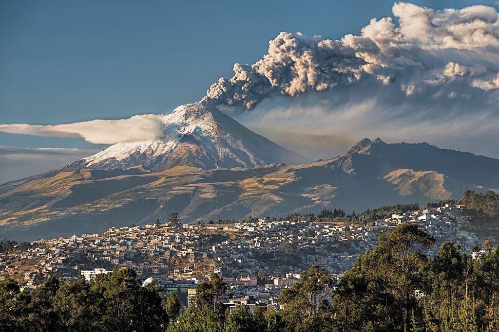 قمة كوتوباكسي وبركانها (Cotopaxi)