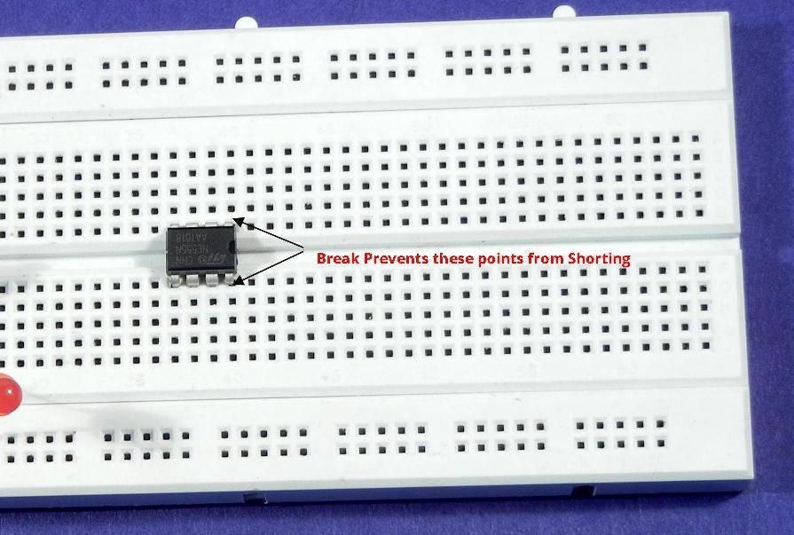 لوحة التجارب breadboard