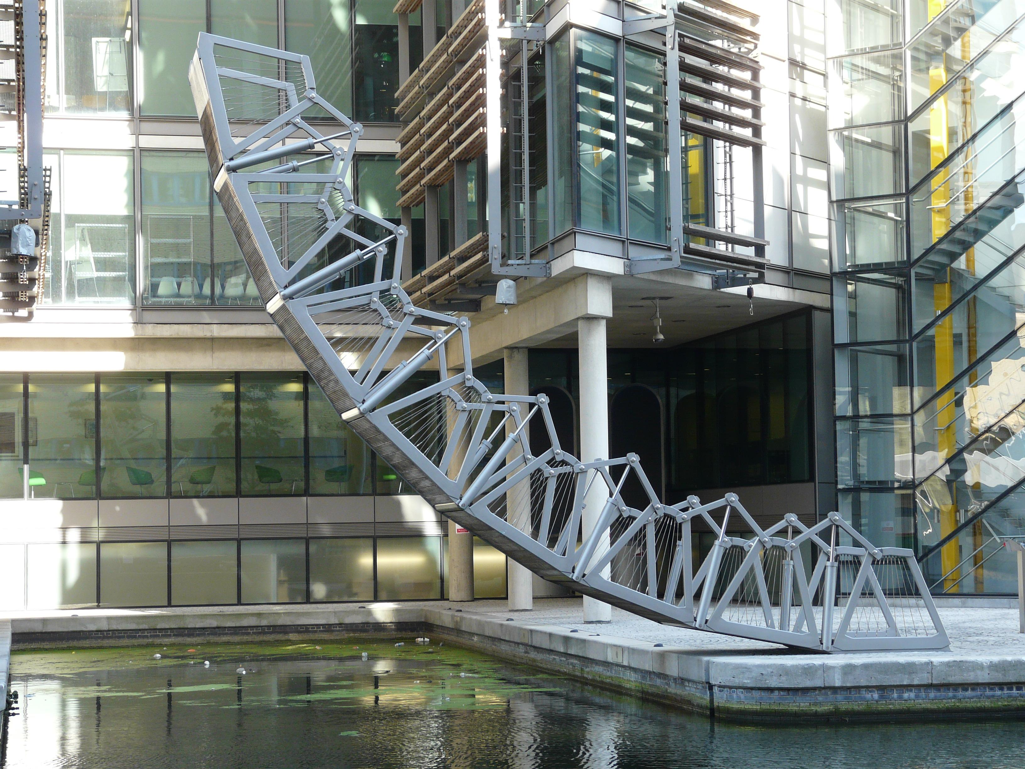 The_Rolling_Bridge_by_Thomas_Heatherwick,_Paddington_Basin2